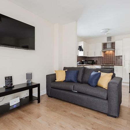 Oxheys House - 5 Bedrooms Contractors Parking بريستون الغرفة الصورة